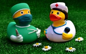 surgeon, operation, rubber duck-2821375.jpg